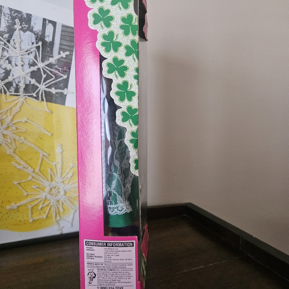 🍀 Vintage 1994 New in box Irish Barbie 🍀 - Picture 5 of 9